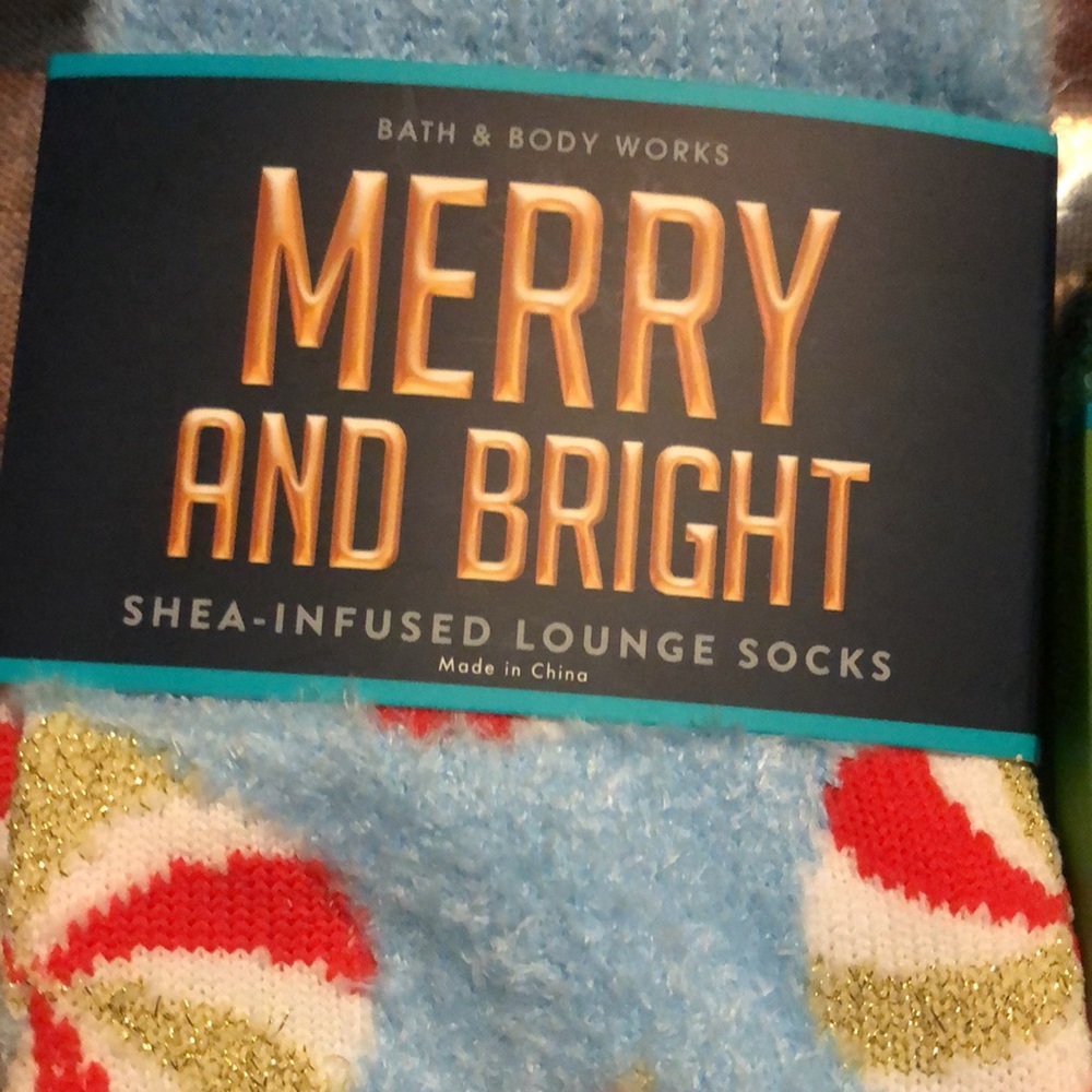 Bath and body Works  Shea infused socks a set of four The Christmas Collection - Picture 5 of 8